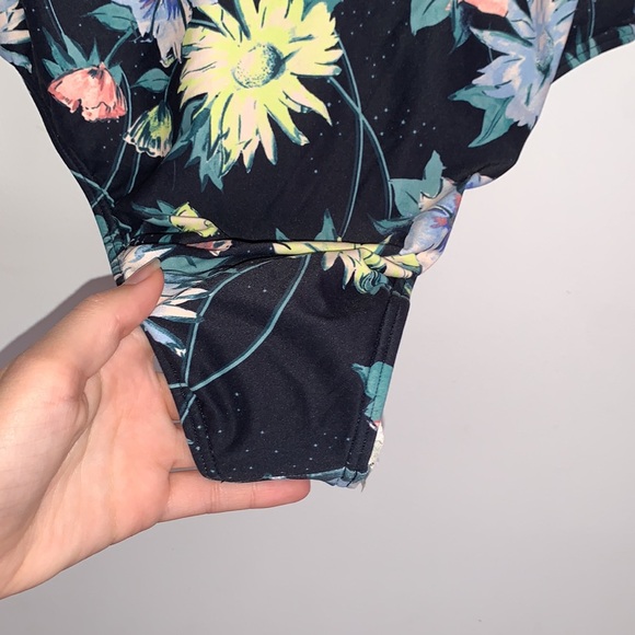 O Neil | Floral Swimsuit Size XL - Picture 6 of 8